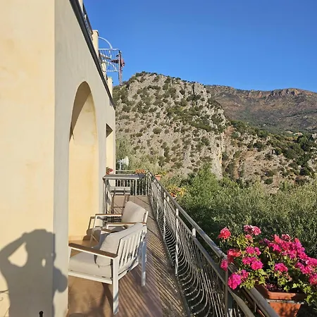 Borgo Vignale Πανσιόν *